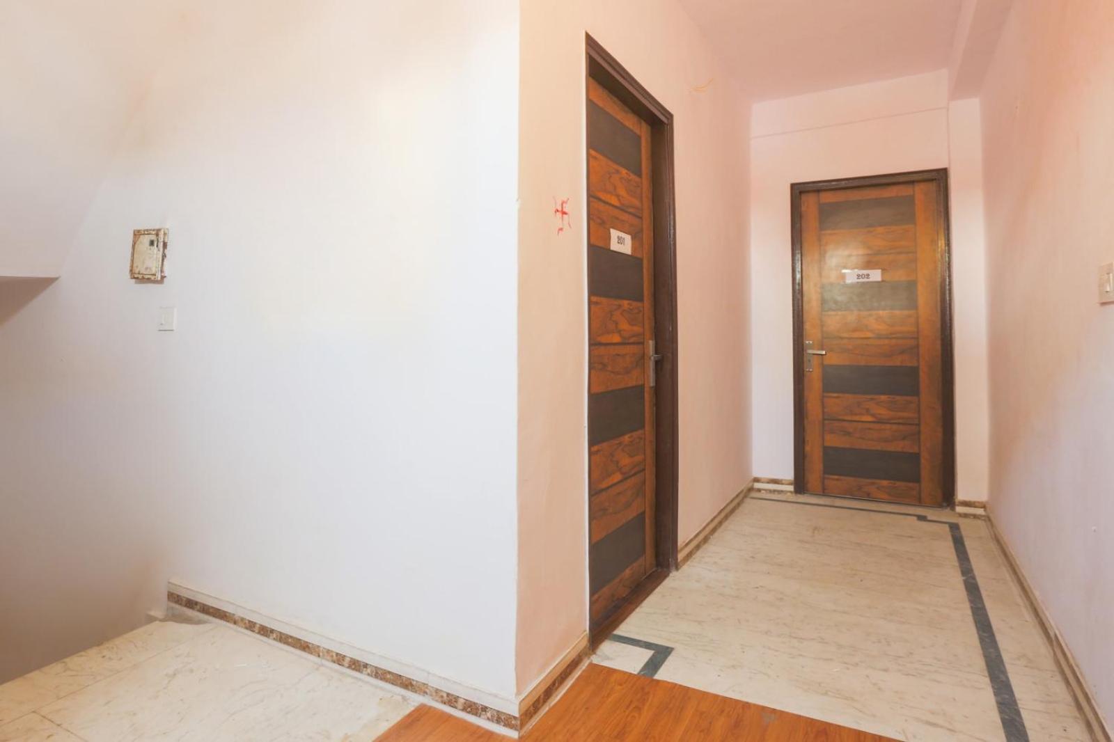 Flips With Mykonos Guest House New Delhi Exterior foto