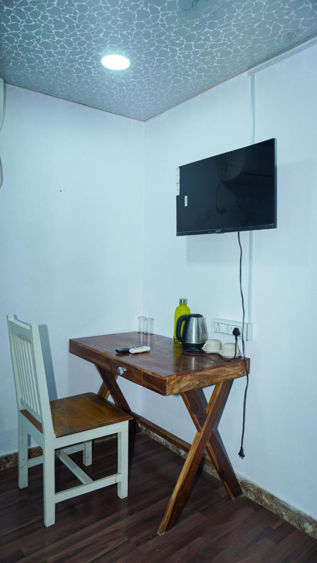 Flips With Mykonos Guest House New Delhi Exterior foto