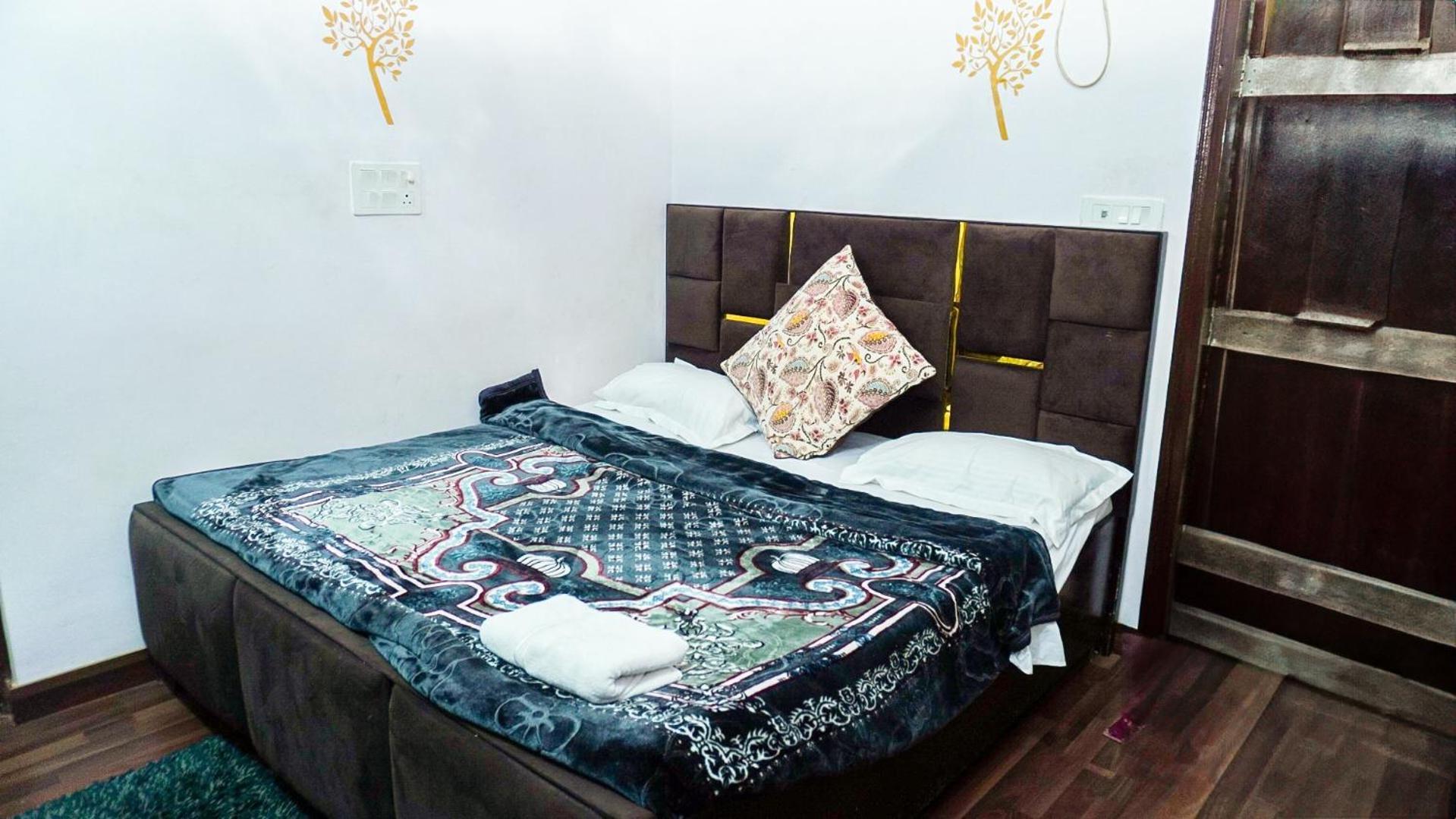 Flips With Mykonos Guest House New Delhi Exterior foto